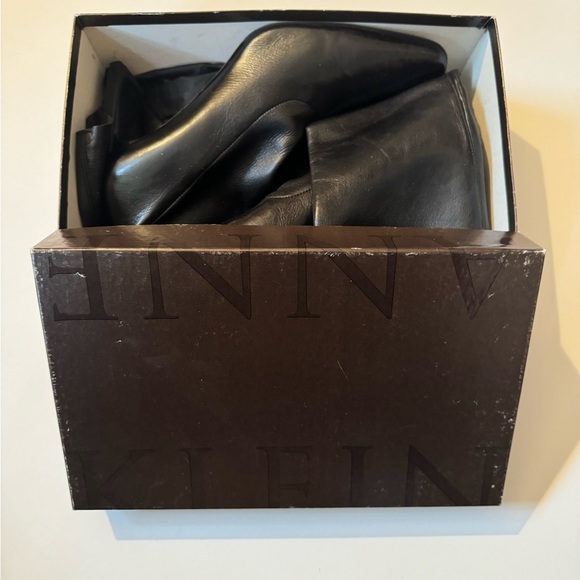 Italian blk leather boots, vintage Anne Klein, gorgeous! size 10 3 in heel - Picture 2 of 10